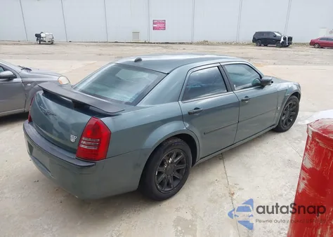 2005 Chrysler 300C z USA, uszkodzony, nr VIN 2C3AA63H55H115299